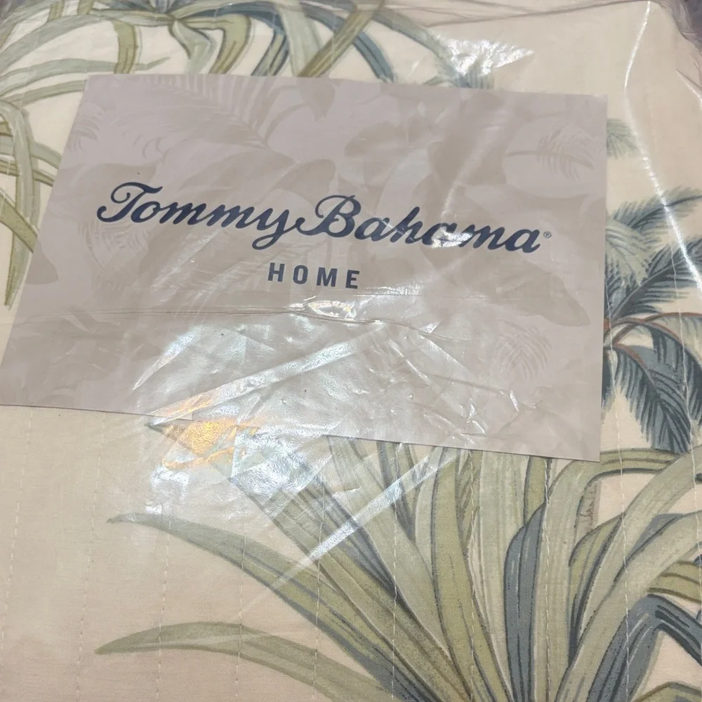 Tommy Bahama Serenity Palms Soft Texture Reversible Cotton Quilt Full/Queen